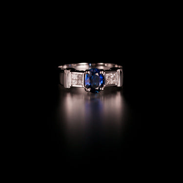 0.90ct natural blue sapphire and diamond ring in 18k white gold with GIA certification